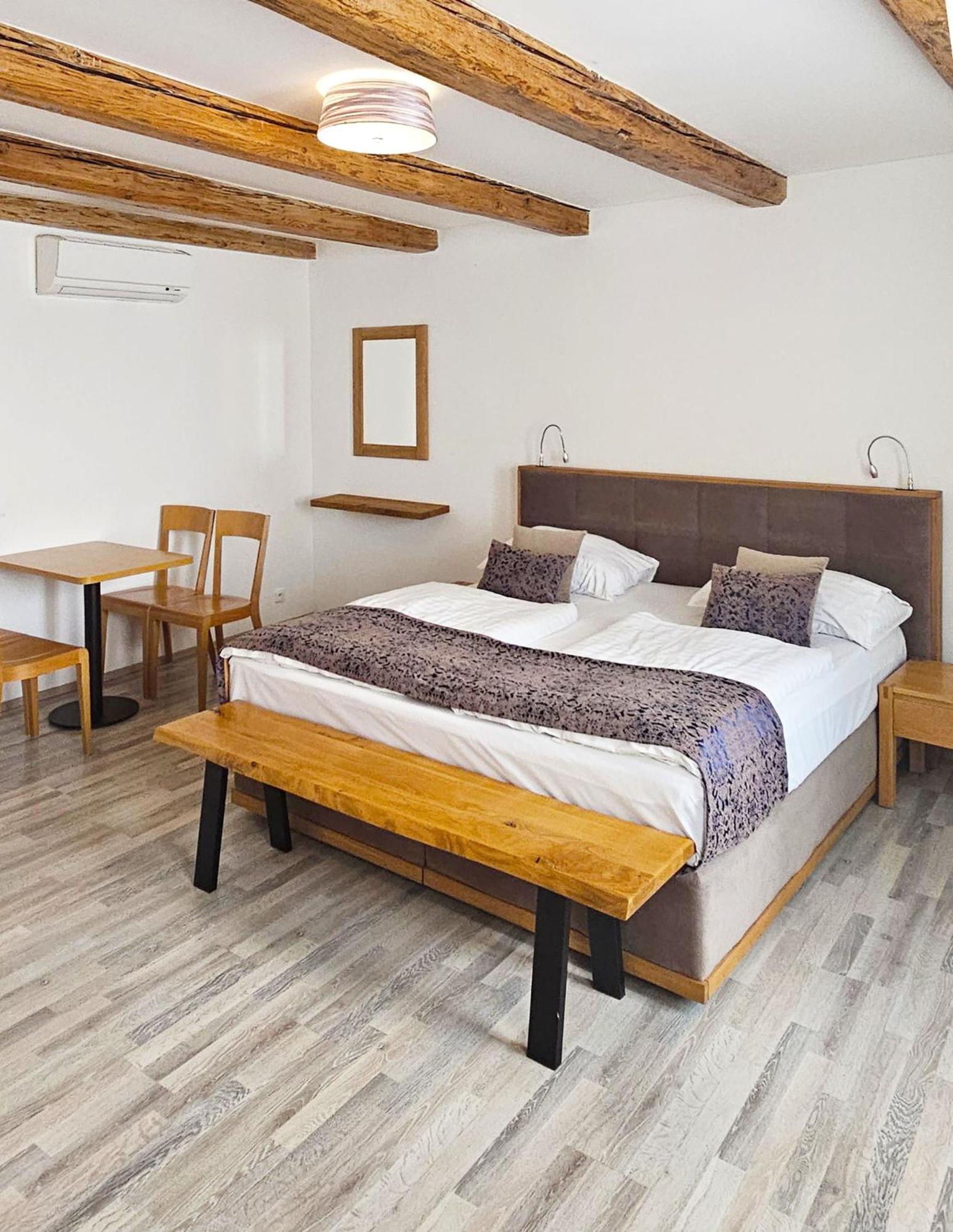 Hotel Karlova Prague - Mostecka 10 St Depandance — Fotky 2
